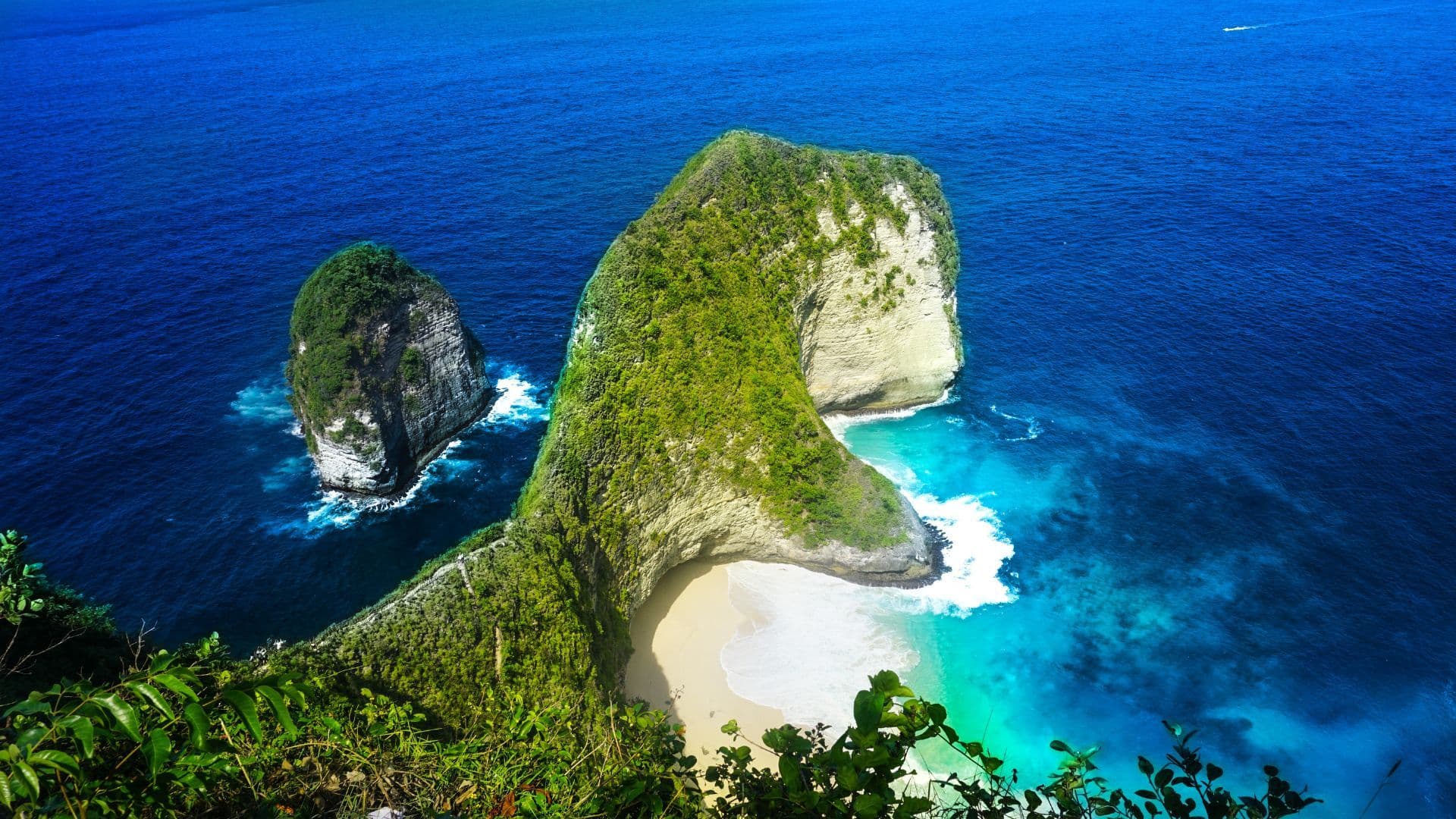 Island Hopping Near Bali: A Guide to the Best Nearby Escapes