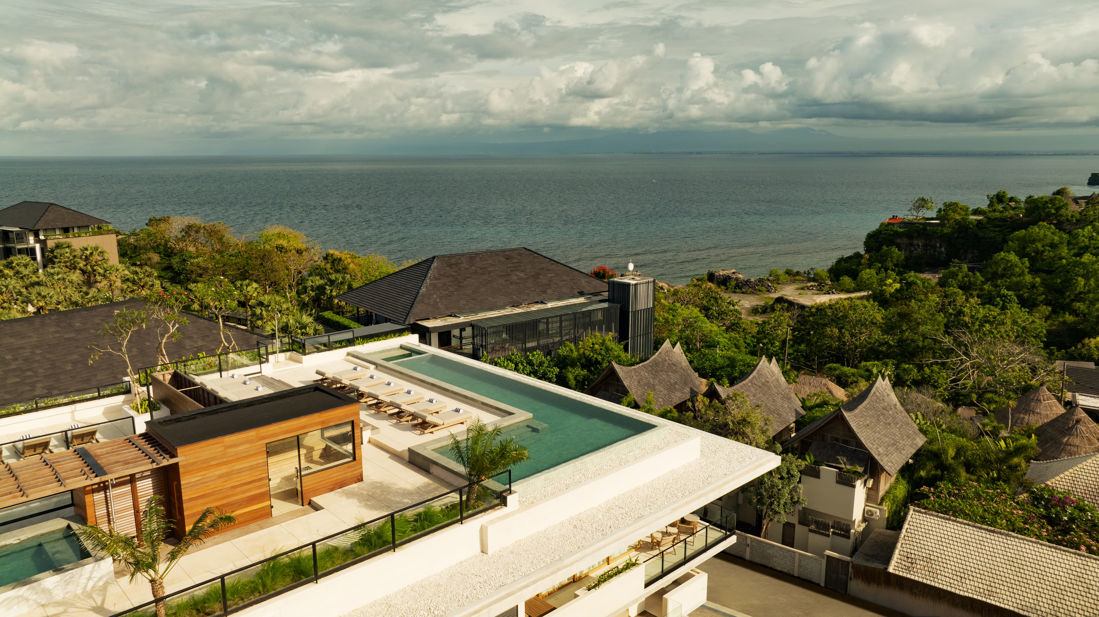 Lifestyle Residence Uluwatu overlooking the coastline